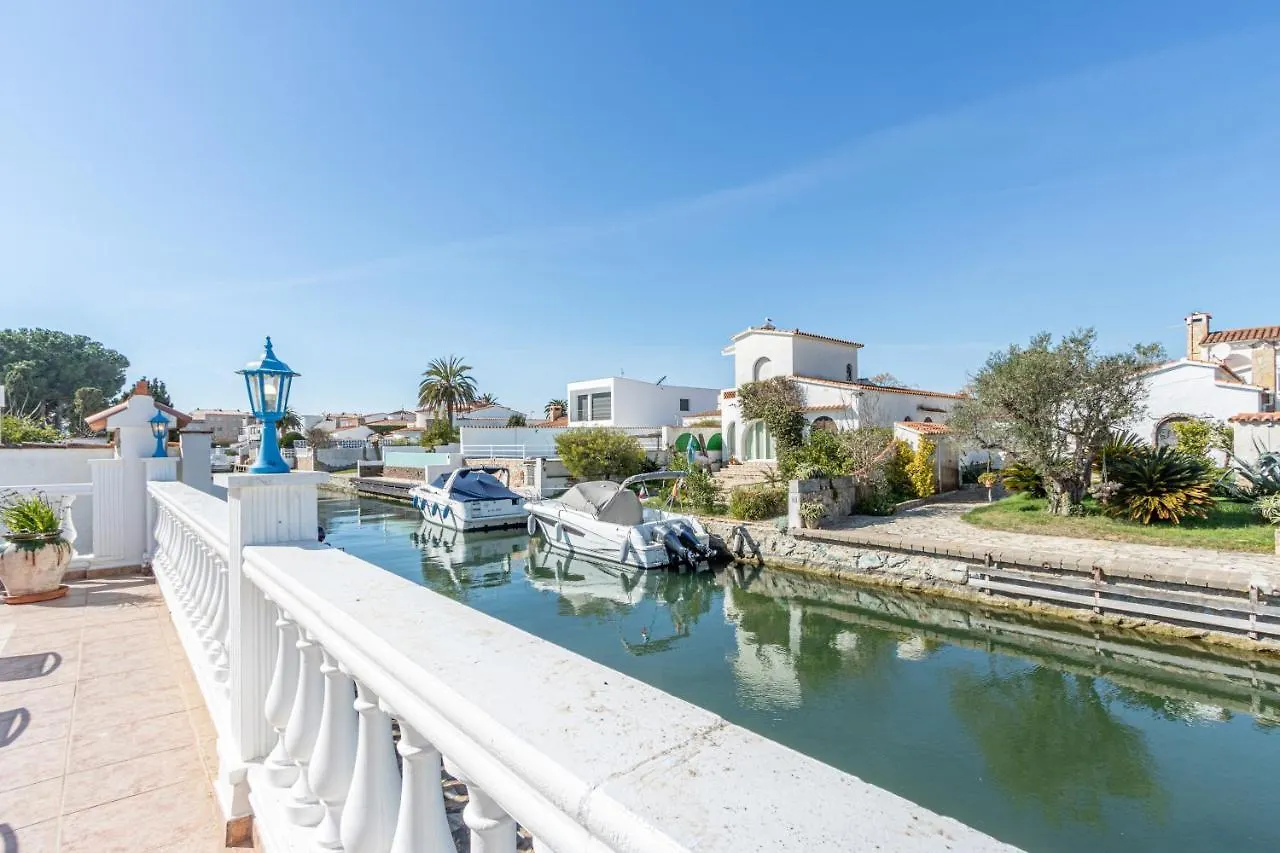 Apart-Rent Villa Creus 0038 Empuriabrava 0*,  Spain